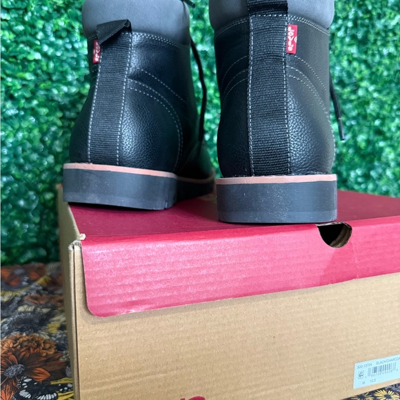 Levi's Black Leather Men's Boots - Picture 3 of 5